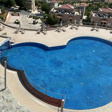 Relaxing 1 Bedroom With Pool And Sea View