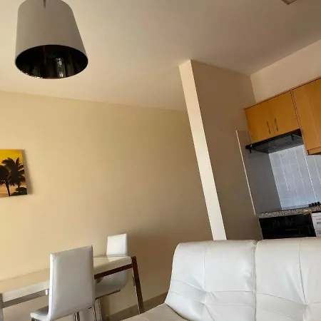 شقة Relaxing 1 Bedroom With Pool And Sea View *